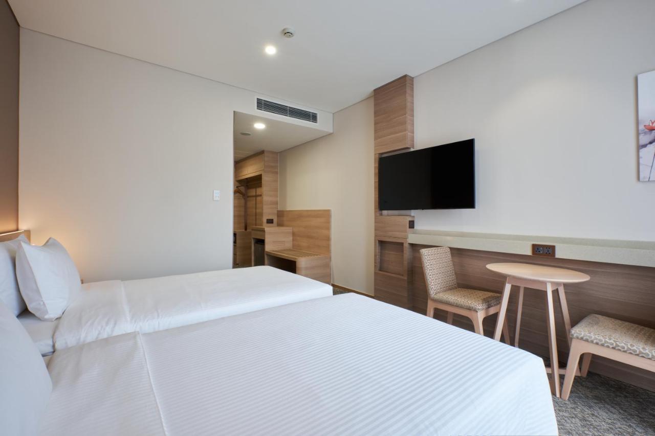 Отель Sotetsu Grand Fresa Saigon 相鉄グランドフレッサ サイゴン Хошимин Экстерьер фото