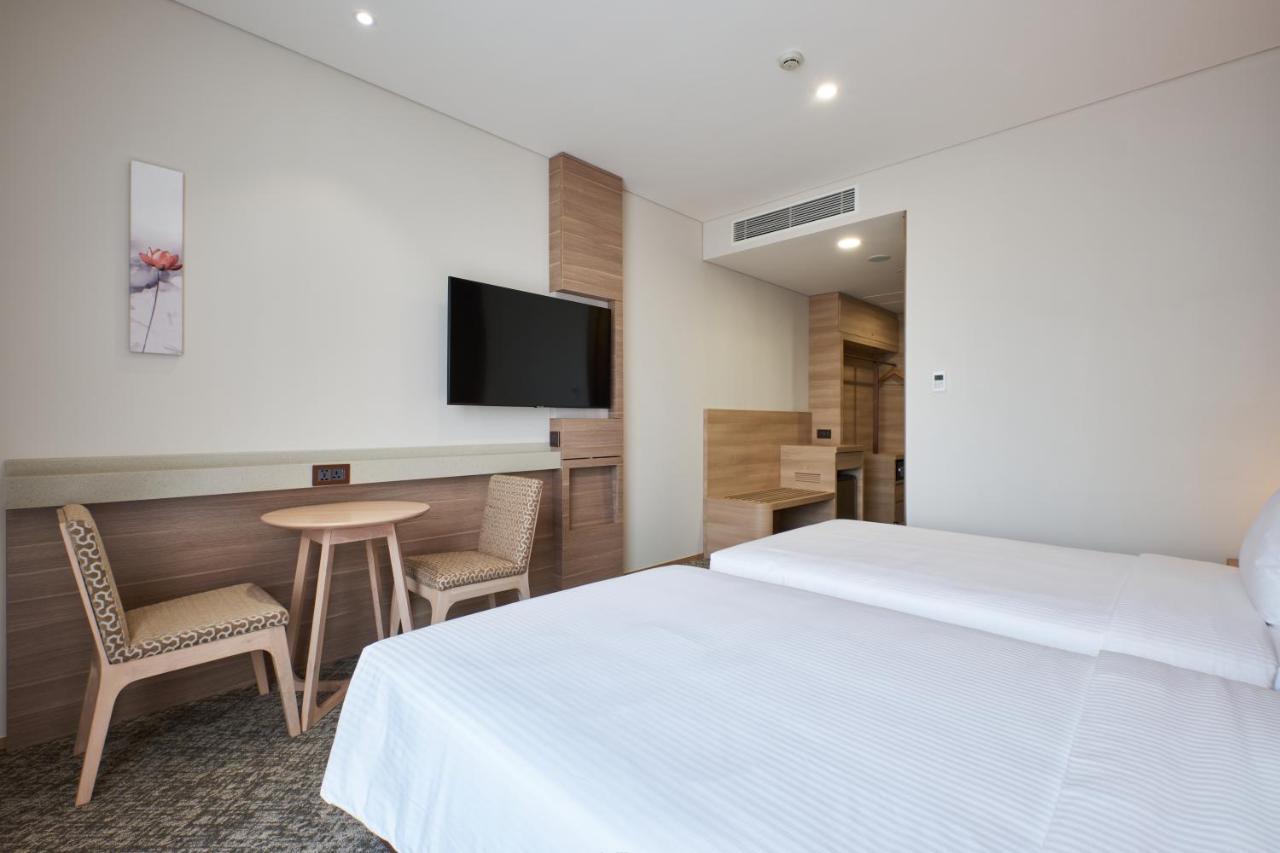 Отель Sotetsu Grand Fresa Saigon 相鉄グランドフレッサ サイゴン Хошимин Экстерьер фото